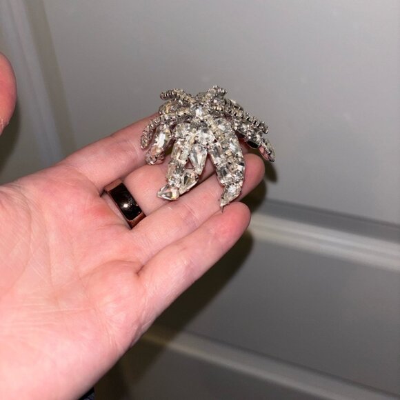 Beautiful Silver-tone Multi-Shaped Rhinestone Crystal Puffed 3D Starfish Brooch - Picture 6 of 6